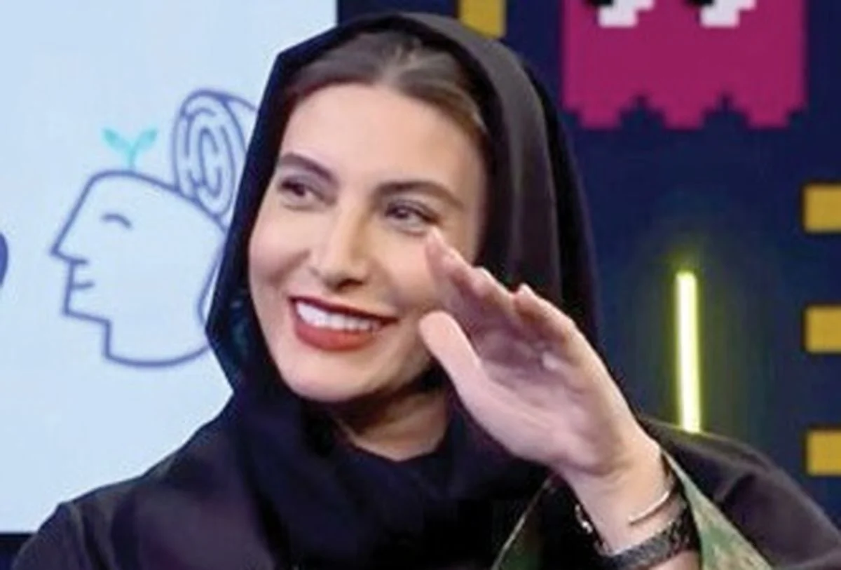 نگاه روز آغوش معنادار نرگس محمدی و فریبا نادری در یک مراسم - وب‌گردی
