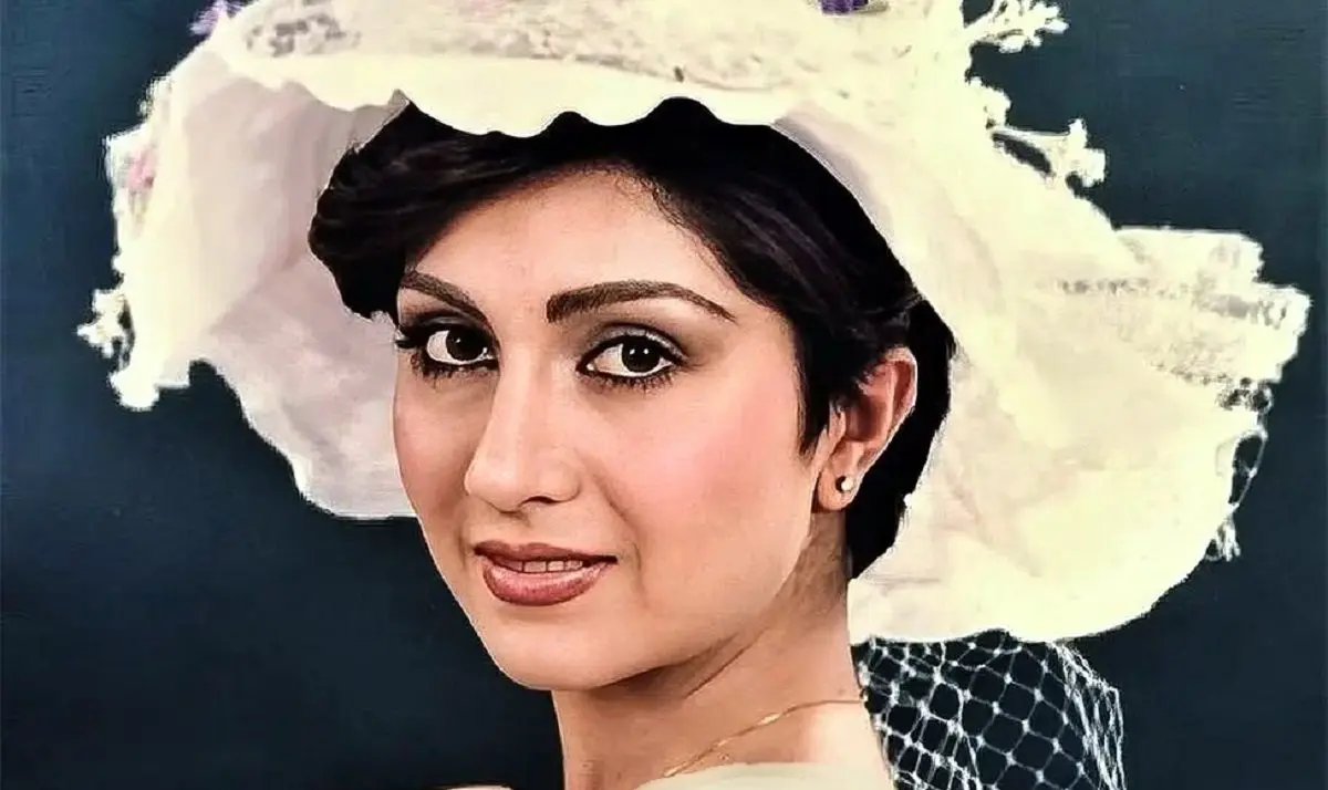 عکس نایاب لیلا فروهر در خانه پدری در دهه ۴۰