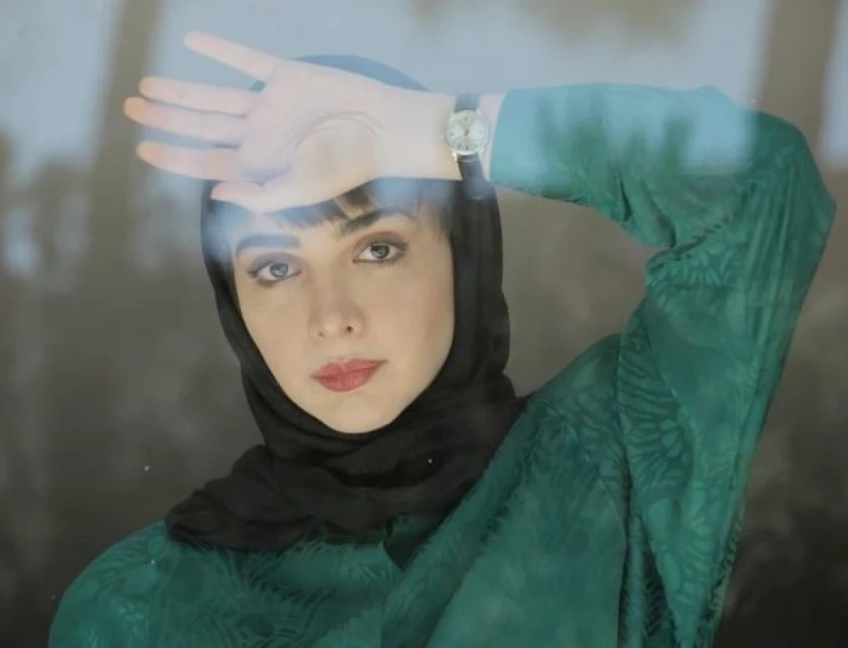 جذابیت المیرا دهقانی؛ بازیگری که استایلش همه‌چیز را تغییر داد - وب‌گردی