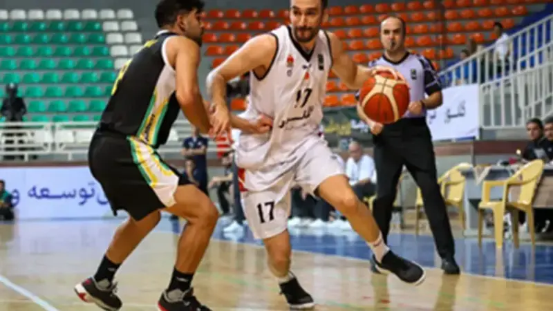 نبرد نفس‌گیر بسکتبال در اصفهان با ۵۰ دقیقه هیجان بی‌وقفه!