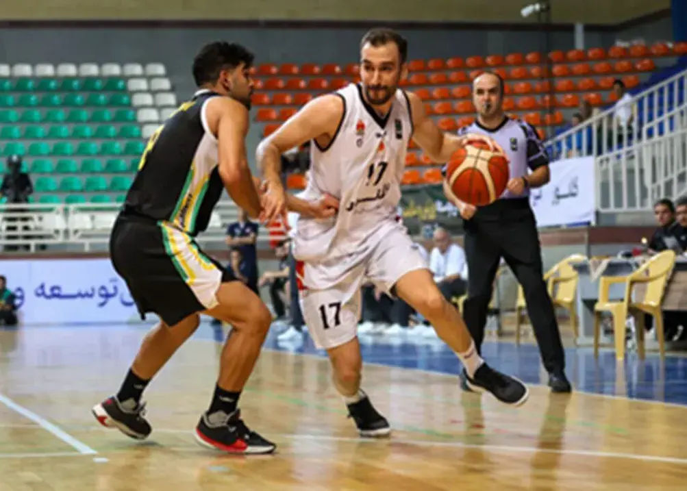 نبرد نفس‌گیر بسکتبال در اصفهان با ۵۰ دقیقه هیجان بی‌وقفه!