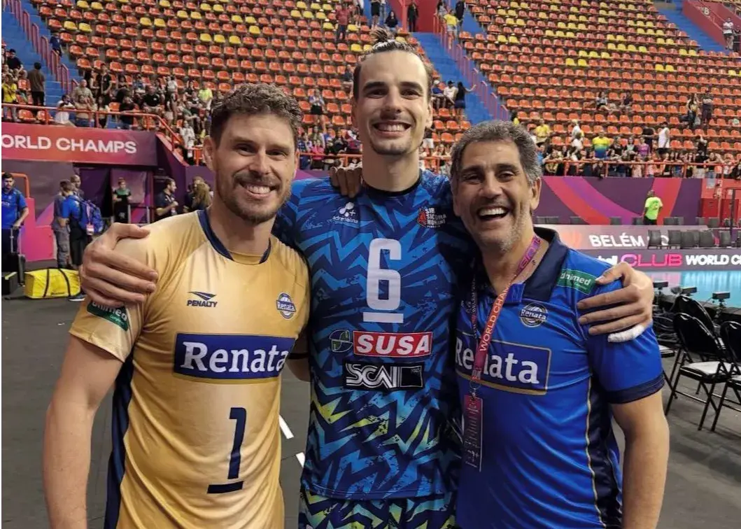 جیانلی با دو ستاره والیبال جهان در اوج افتخار! عکس خاصی که همه را شگفت‌زده کرد