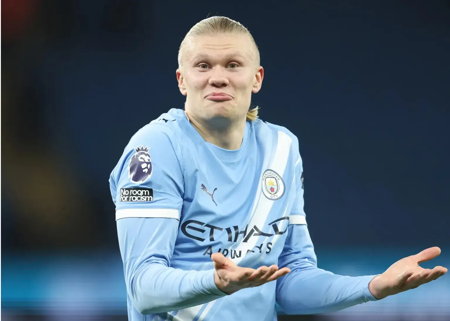 ویدیوی بامزه هالند هنگام غذا خوردن؛ قدرت یک خرس در رختکن سیتی!