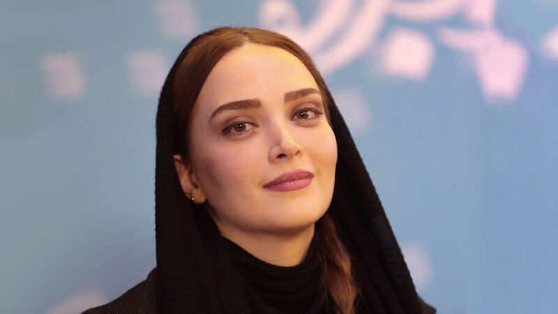 تیپ لاکچری بهنوش طباطبایی در کنسرت علیرضا عصار با کیف ۴۰۰ میلیونی که همه را شگفت‌زده کرد!