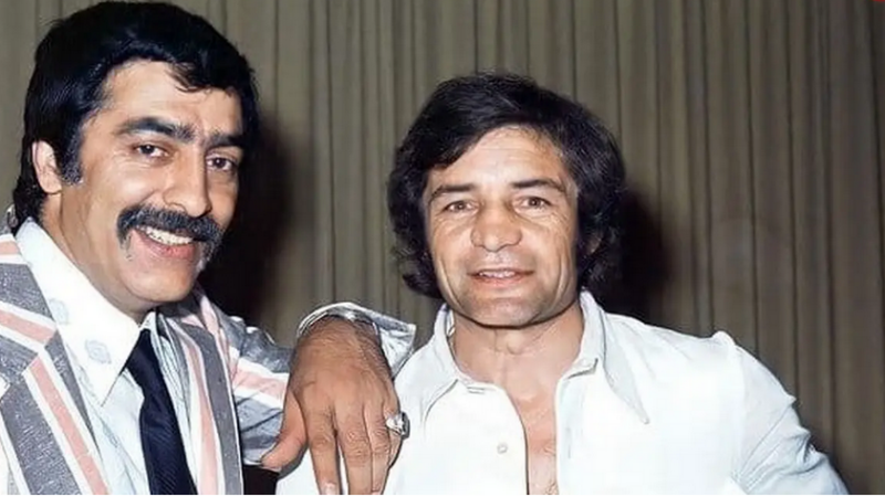 تصویری دیده‌نشده از رضا بیک ایمانوردی و پسرش در سواحل کالیفرنیا در دهه 60