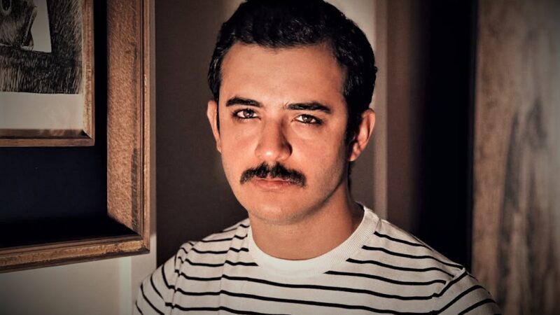 بازپخش صحنه دستگیری علی شادمان در تئاتر زهرماری؛ واقعیت پشت پرده چیست؟