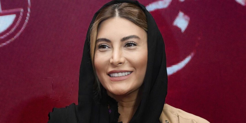 فریبا نادری با استایل مافیایی و چشم‌های رنگی همه را متعجب کرد!