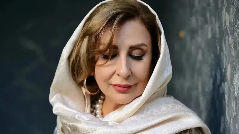 مرجانه گلچین با استایل مدرن و شیک؛ درخشش دایه خانم سریال بامداد خمار