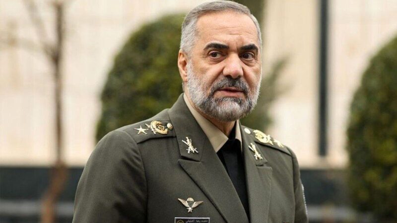 وزیر دفاع: توان موشکی ایران با جنگ و مذاکره نابود نمی‌شود