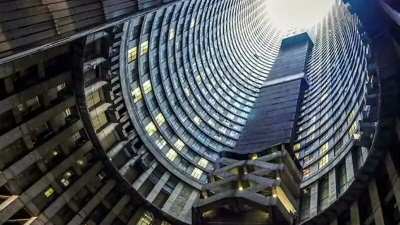 برج معروف آفریقا که از داخل بسیار ترسناک است