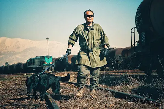 عکس| سفر زمان؛ «گلاره عباسی» 26 ساله در کنار «پارسا پیروزفر» در پشت‌صحنۀ «در چشم باد»