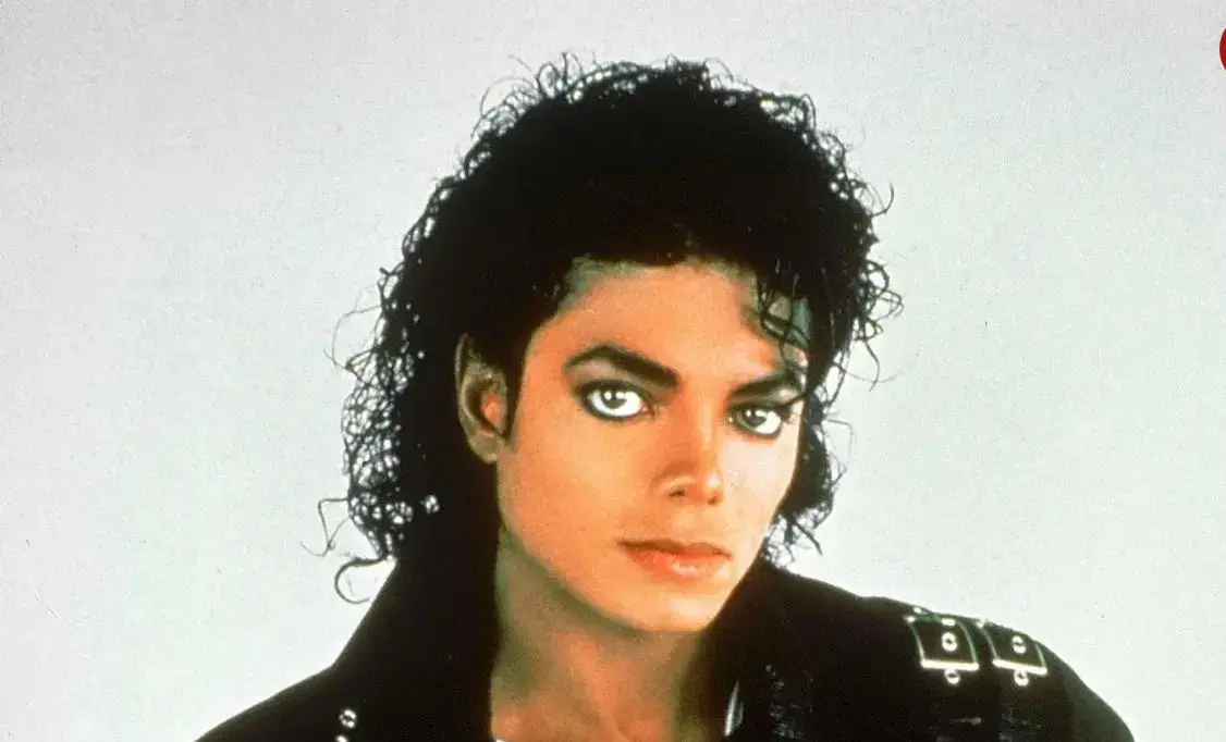 خاطره‌بازی| «مایکل جکسون» در 14 سالگی سوار بر موتور در لس‌آنجلس؛ سال 1351