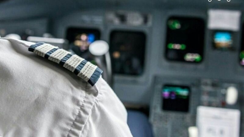 اخراج خلبان یزد ایر به دلیل سوار نکردن استاندار؟