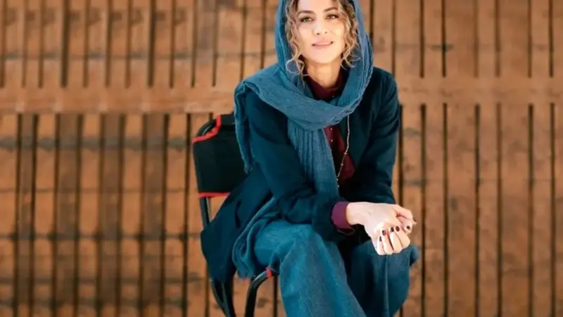 خاطره‌بازی| «ویشکا آسایش» در 24 سالگی و در یک برنامه تلویزیونی؛ سال 75
