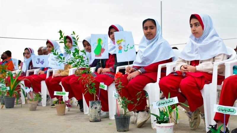 کاشت نهال در 8 نقطه  استان سمنان برای ایران سبز