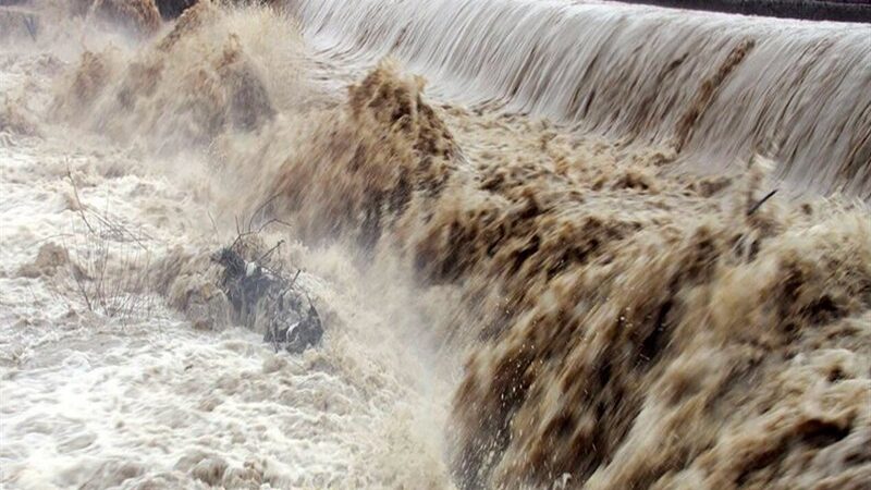 صدور هشدار نارنجی طوفان و موج‌های 5.6 متری در شمال