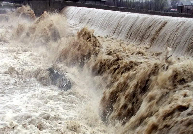 صدور هشدار نارنجی طوفان و موج‌های 5.6 متری در شمال