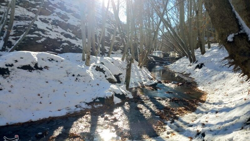 سپاه و بسیج سقز پای کار بازگشایی راه‌های روستایی آمدند