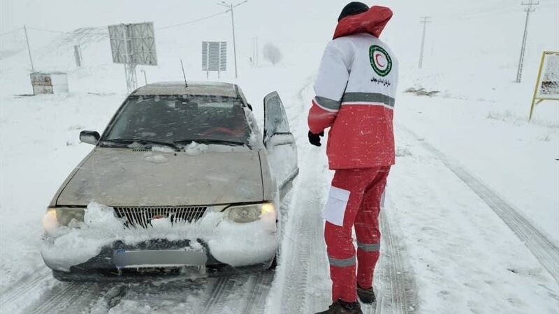 85 خودرو در محورهای برفی مازندران امدادرسانی شدند