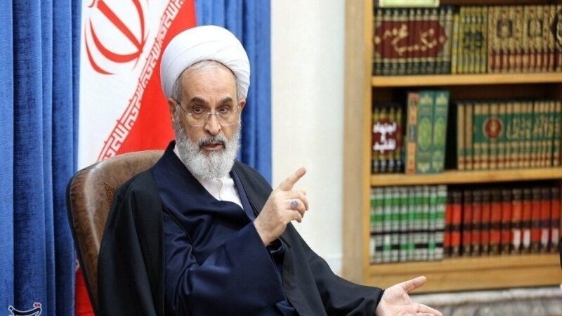 آیت‌الله اعرافی: اعتکاف باید مردمی بماند