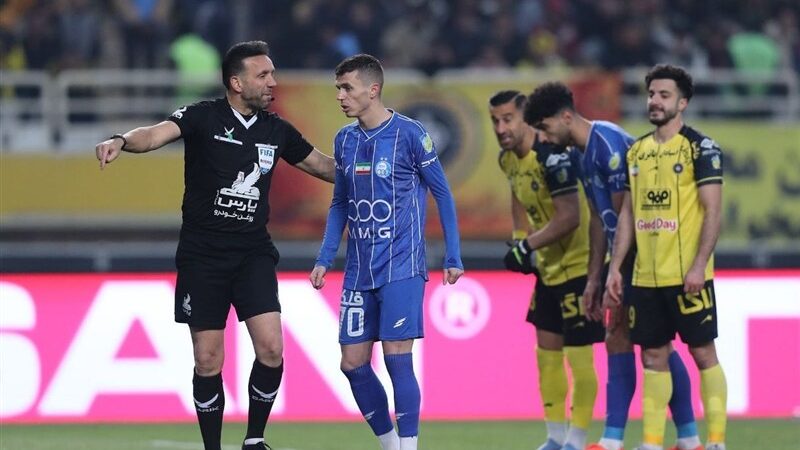 نیمه اول تقابل سپاهان و استقلال برنده نداشت