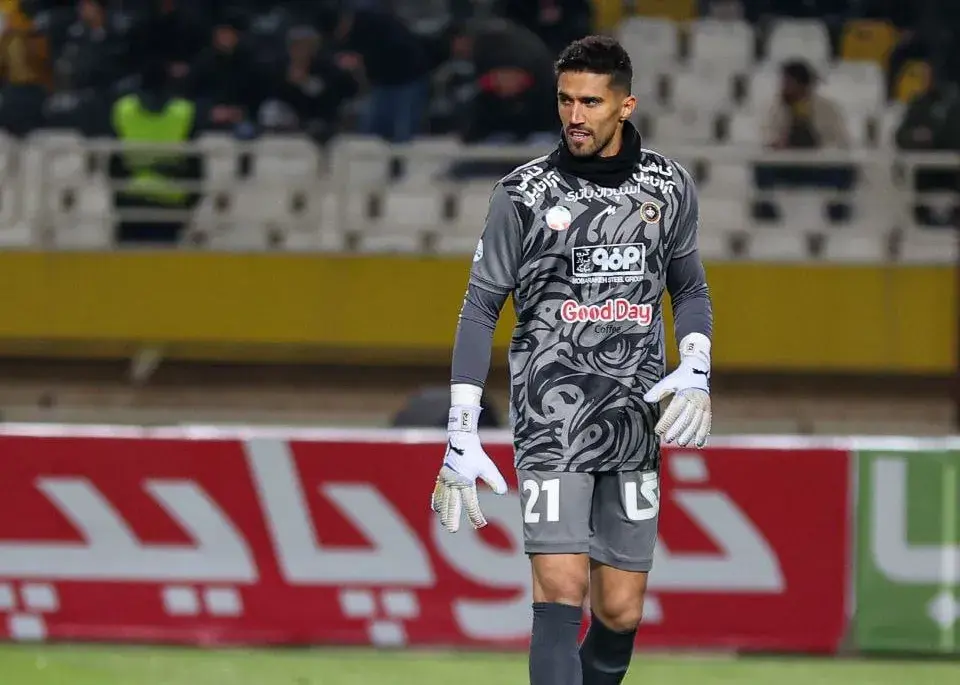 پیغام اینستاگرامی سیدحسین به استقلال با لباس آبی - وب‌گردی