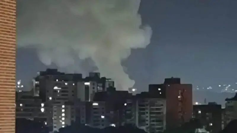 عکس| سفر زمان؛ «بهروز وثوقی» 36 ساله با حلقۀ گل بر گردن در دهلی هندوستان