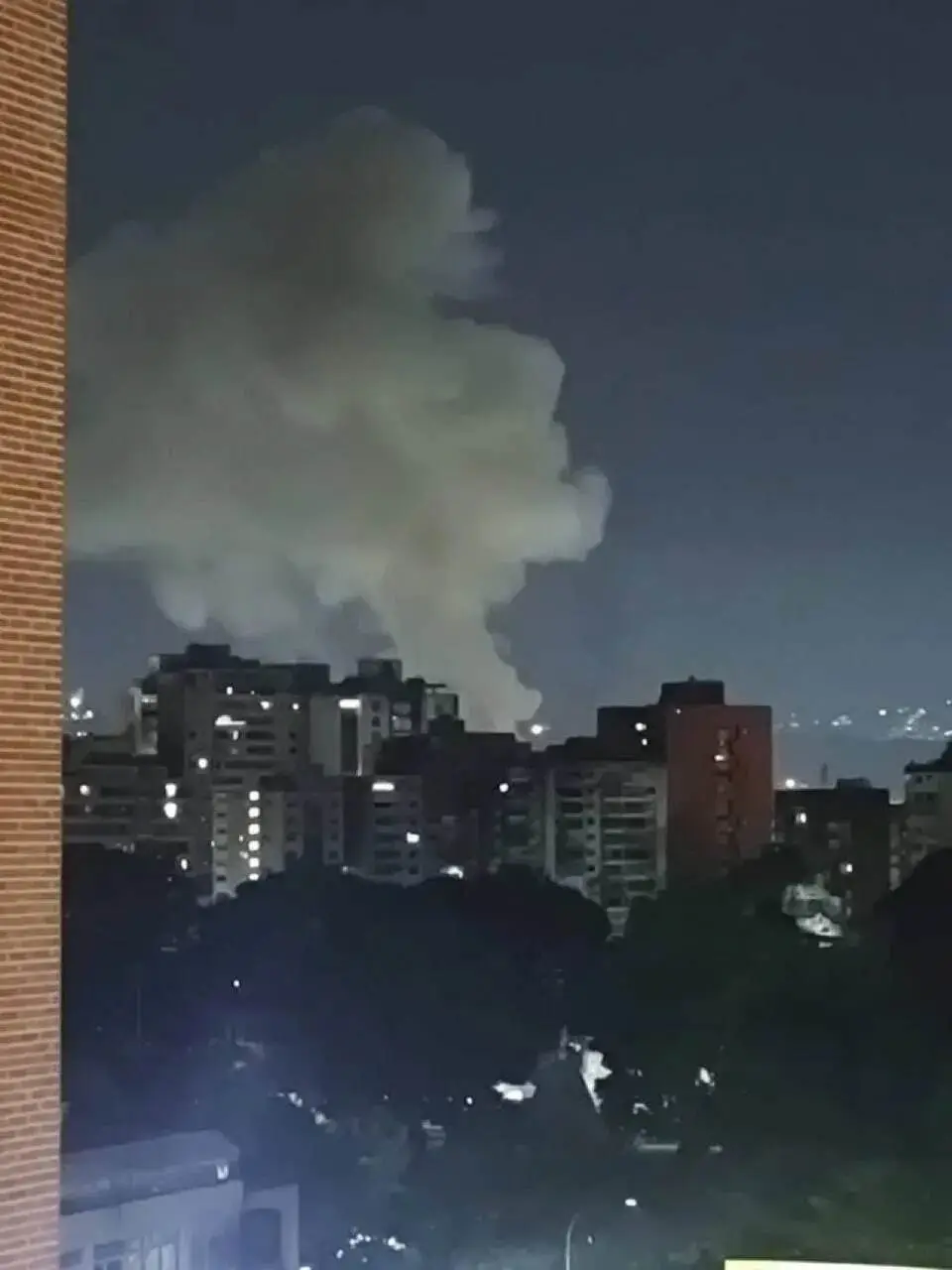 عکس| سفر زمان؛ «بهروز وثوقی» 36 ساله با حلقۀ گل بر گردن در دهلی هندوستان