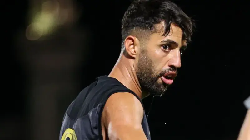 مصدومیت شدید آرش رضاوند؛ هافبک سپاهان یک ماه خانه‌نشین شد!