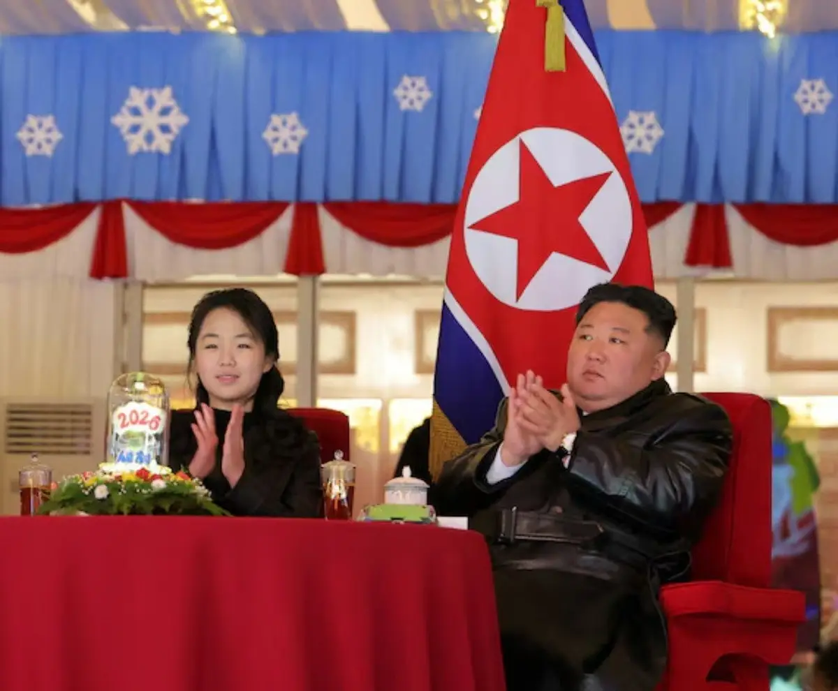 رهبر کره شمالی و دخترش در جشن سال نو 2026 ( عکس)