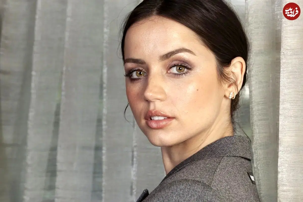 عکس| سفر در زمان؛ «آنا د آرماس» در 27 سالگی و در مراسم گلدن گلوب در کالیفرنیا؛ سال 1394