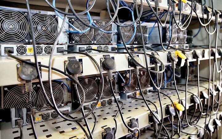 ۴۳ دستگاه ماینر فاقد مجوز در شیراز کشف شد