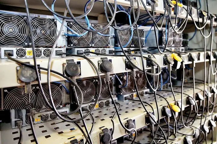 ۴۳ دستگاه ماینر فاقد مجوز در شیراز کشف شد