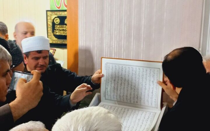 رونمایی از نسخه خطی قرآن استاد سیف‌الله فتحی در محفل قرآنی امروله