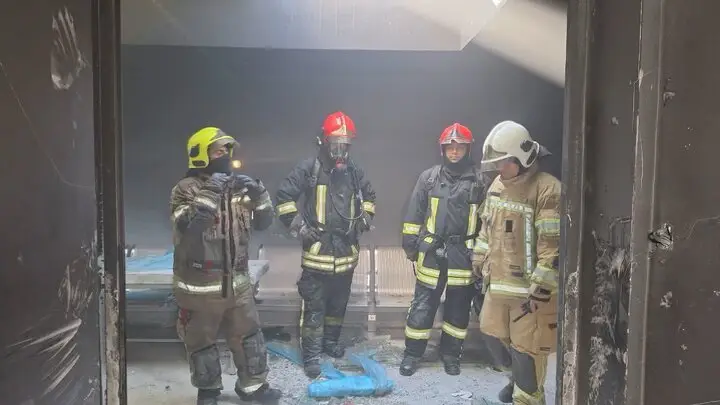 آتش‌سوزی مهیب و گسترده در خیابان امام رضا مشهد