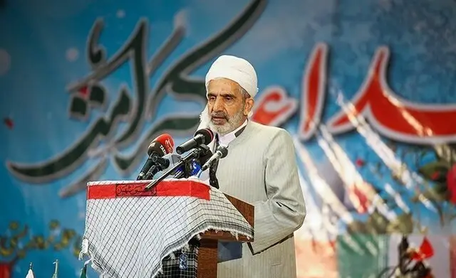 امام جمعه سنندج: وحدت و همدلی مردم سد محکمی در برابر توطئه‌های دشمنان است