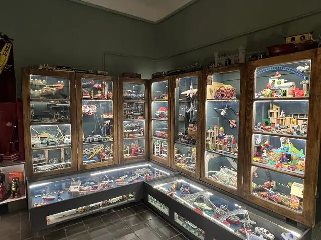 سفری به دنیای اسباببازیها از کوچه نوستالژیک تهران