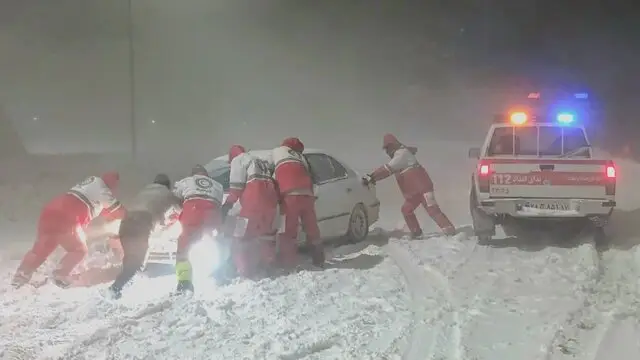 امدادرسانی هلال‌ احمر آذربایجان‌ غربی به ۵۵۹ نفر گرفتار در پی برف و کولاک 