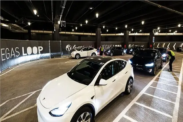 اولین سرویس خودران فرودگاهی «ایلان ماسک» راه افتاد