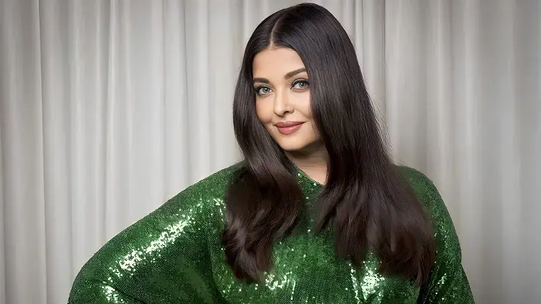 دختر آیشواریا تو زیبایی رو دست مادرش زد + عکس