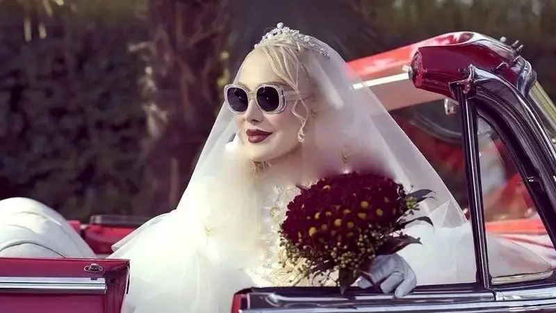 مقایسه ماشین عروس های بازیگران ایرانی / از ماشین عروس خاص آرام جعفری تا مینا مختاری و بهرام رادان همه مسابقه کی لاکچری تره گذاشتن!