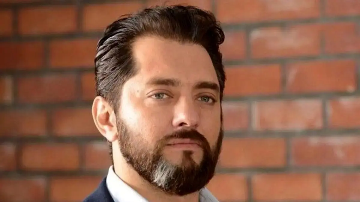 عکس| قاب کودکی بهرام رادان در راه مدرسه؛ آقای بازیگر بدون دندون چقدر کیوت بوده