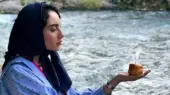 عکس/ خانه باغ زیبای ترلان پروانه، محبوبه سریال «بامداد خمار»، به سبک روستیک یا روستایی با دیوارهایی از جنس نی خیزران و گلدان‌های بزرگ سفالی