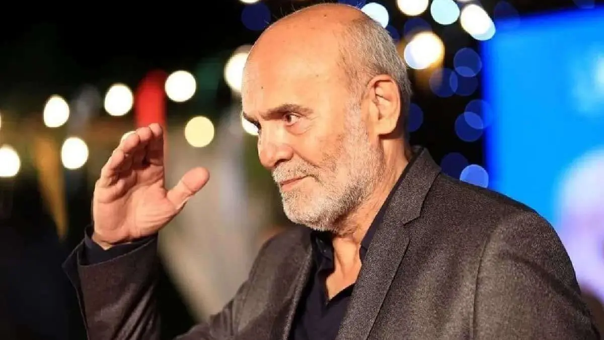 جمشید هاشم‌پور در اختتامیه جشنواره فیلم شهر با استایل خانوادگی خاص همه را شگفت‌زده کرد!