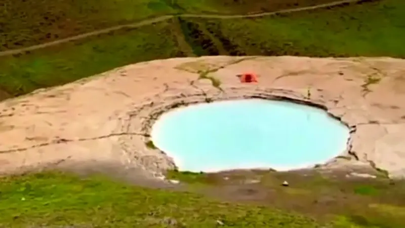 گردشگری| در سفر نزدیک تهران جوشیدن چشمه در دشت لار را ببینید + فیلم