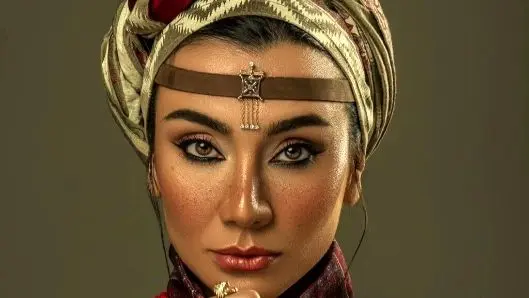 نگاهی به استایل «دهه شصتی» خاطره حاتمی در کنسرت محسن ابراهیم‌زاده / بازیگر معروف سریال «فقط به خاطر تو» با تیپی نوستالژیک غافلگیر کرد