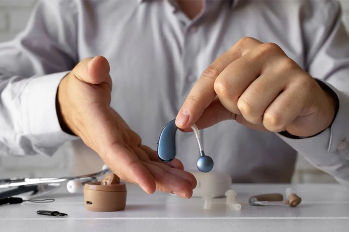 چطور خرید سمعک قسطی، زندگی کم‌شنوایان را متحول می‌کند؟