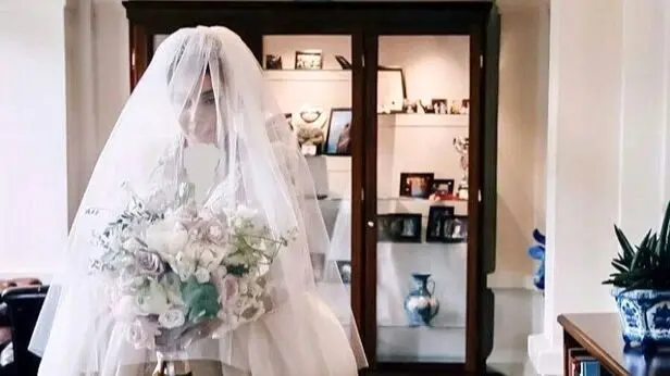 نگاهی به جشن عروسی مجلل و باشکوه خواهر ساره بیات و همسر فوتبالیستش رضا قوچان نژاد در هلند/ طراحی کیک مراسم معرکه‌ است