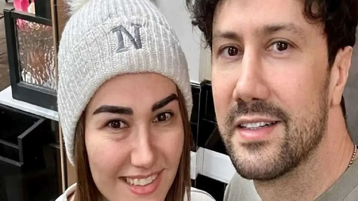 قاب خانوادگی نیلوفر استخری؛ چهره جذاب پدر و مادر / داماد کچل شاهرخ استخری چقدر بامزس