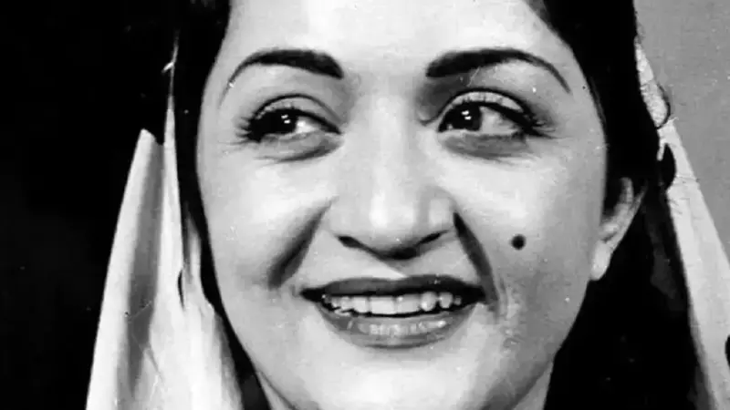 عکس| سفر در زمان؛ «شهلا ریاحی و ملکه رنجبر» در 89 و 84 سالگی؛ سال 1394